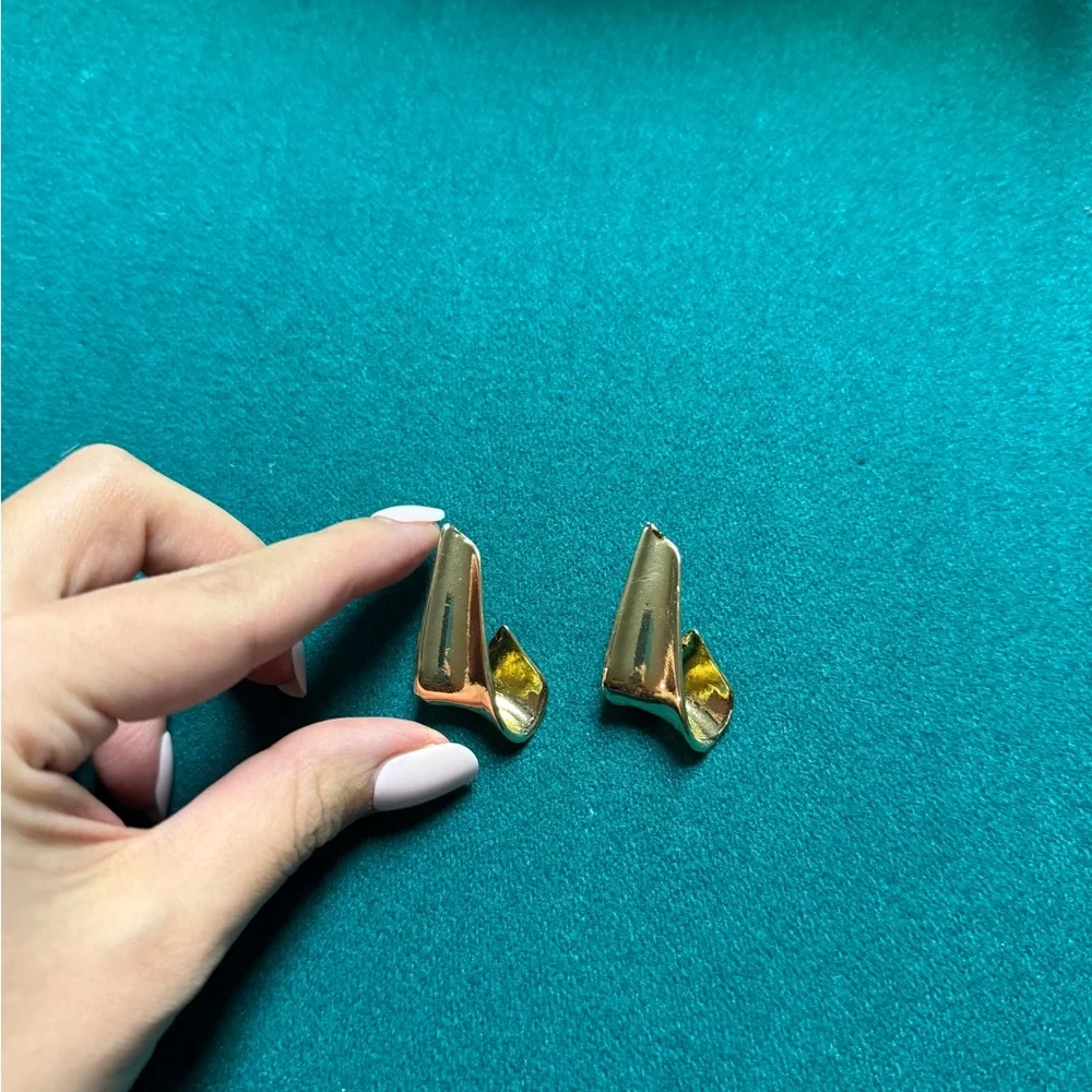 Nordstrom Sculptural Swoop Drop Earring